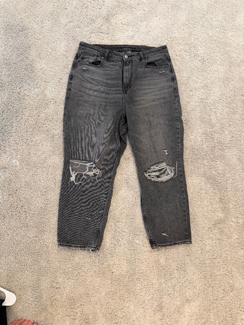 American Eagle Highest Rise Mom Jean - Size 14 Like New, Smoke Free Home